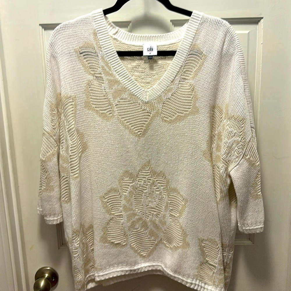 EUC. Cabi Knit Lotus Flower Pullover Sweater V Neck Womens Size Med #5828 White